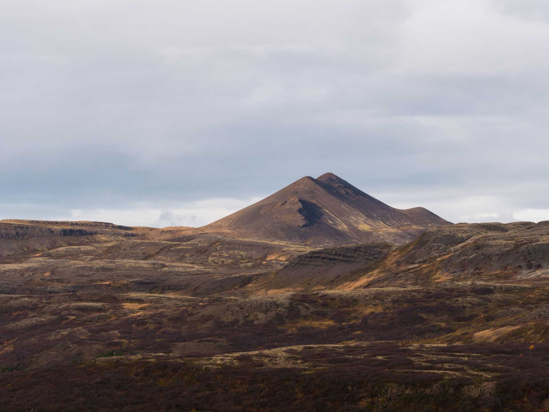 L'Islande cacherait des pyramides ???
